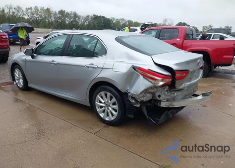 2018 Toyota Camry Le from USA, damaged, VIN 4T1B11HK9JU543595